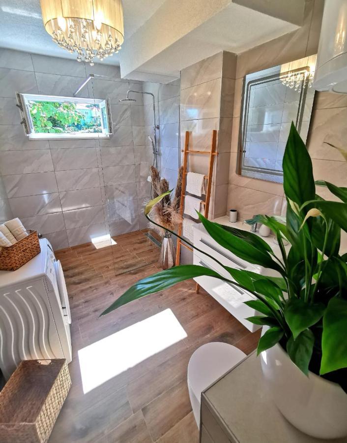 Elegance Suite Mary Orebic Exterior photo